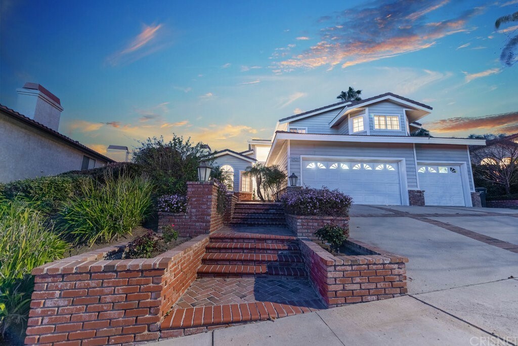 Property Photo:  240 Shady Hills Court  CA 93065 