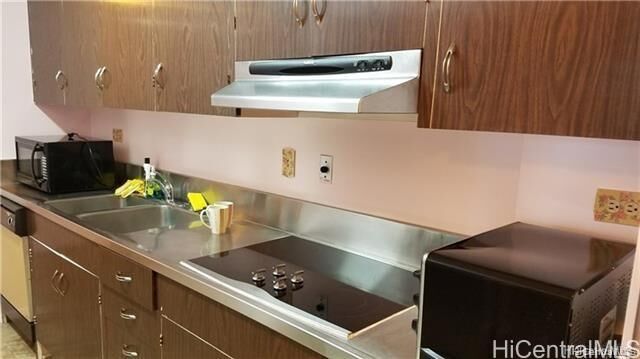 Property Photo: 1561 Kanunu Street 701 HI 96814