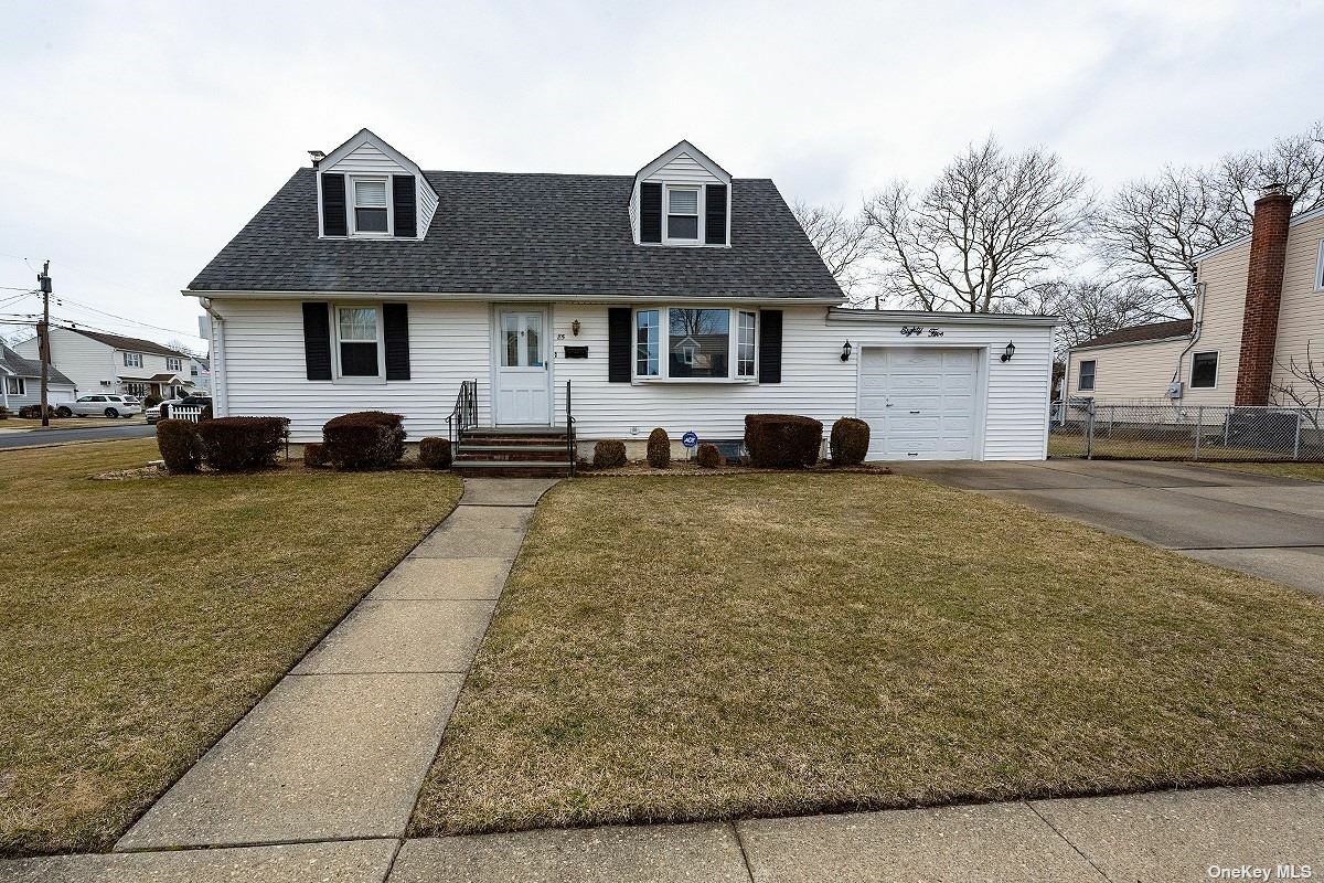 Property Photo:  85 S Zoranne Drive  NY 11735 