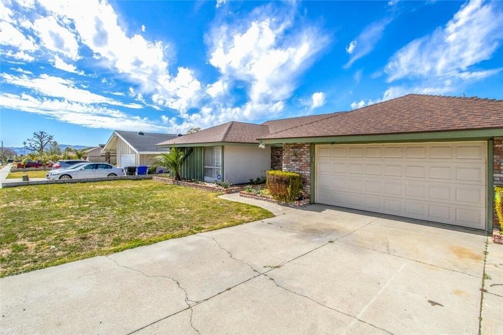 Property Photo: 3162 Belvedere Avenue CA 92346