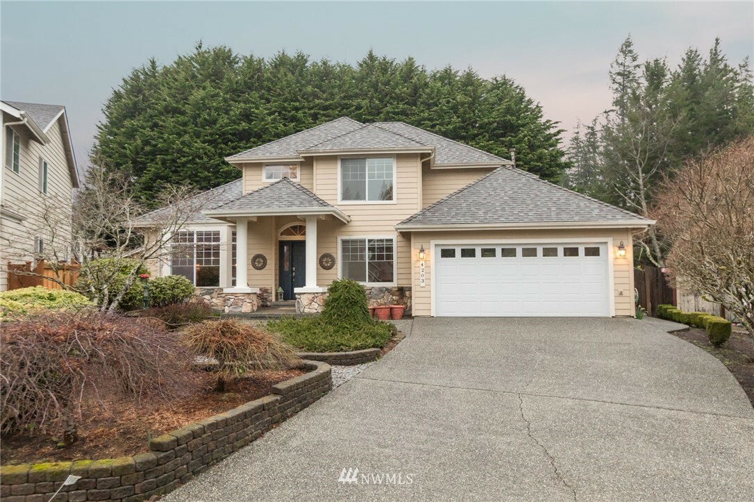 Property Photo:  4203 114th Street SE  WA 98208 