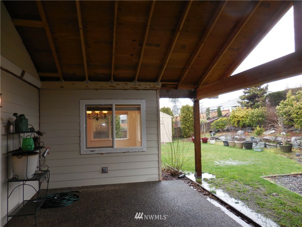 Property Photo:  683 Tufts Avenue E  WA 98366 