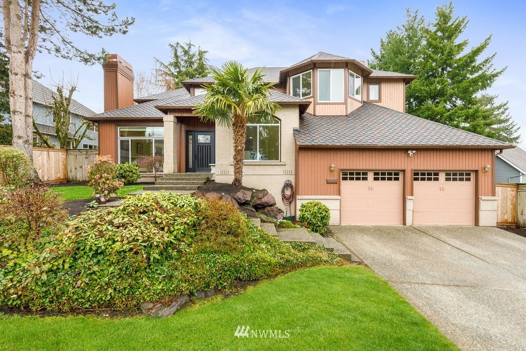 Property Photo: 12008 SE 75th Place WA 98056