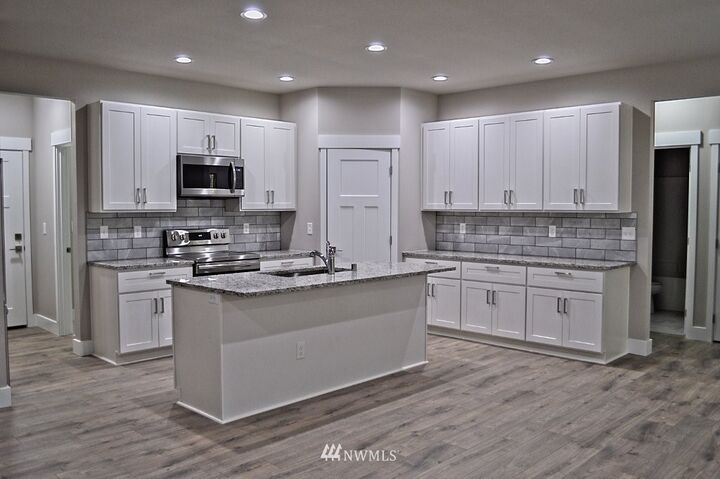 Property Photo:  208 W Fir Street  WA 98557 