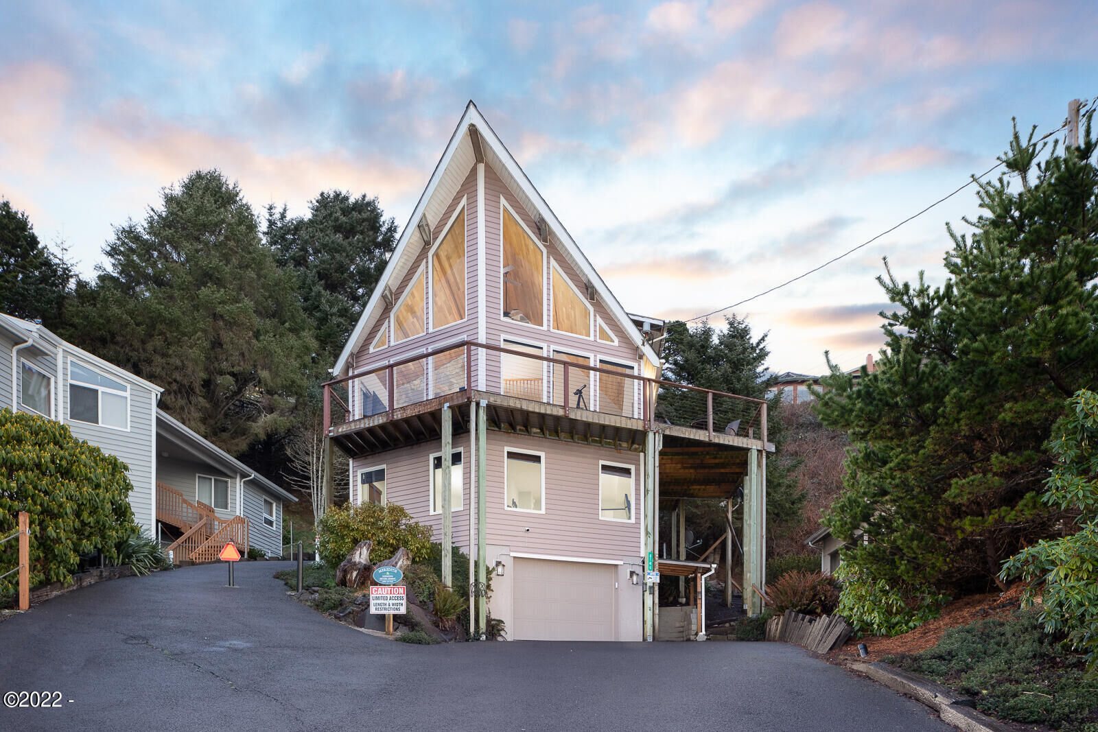 Property Photo: 6446 NE Neptune Drive OR 97367