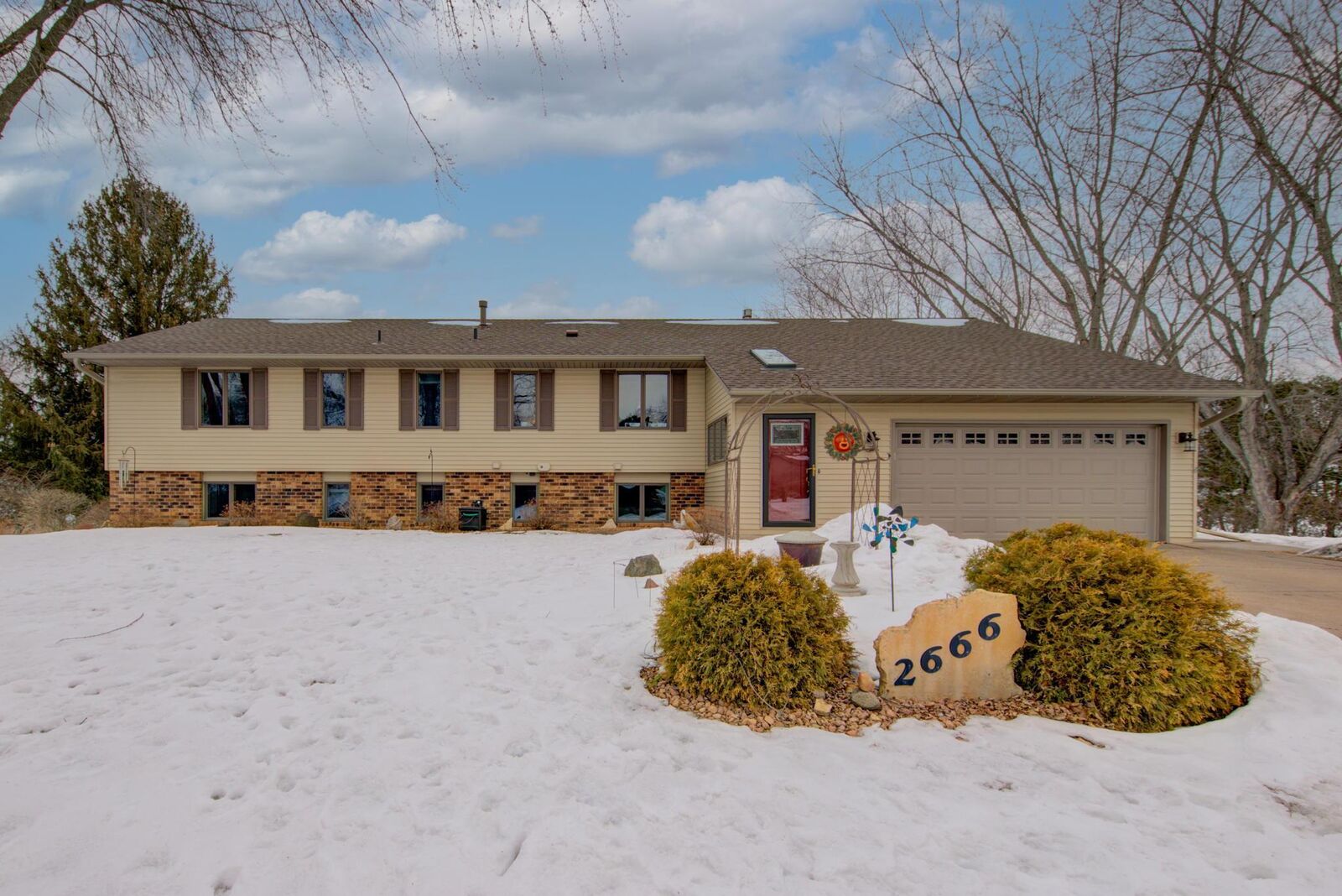 Property Photo:  2666 Hawthorne Lane  MN 55082 