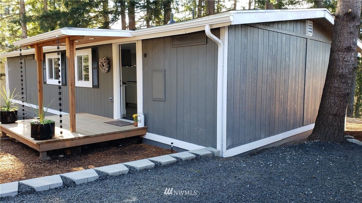 Property Photo:  1040 NE Larson Boulevard  WA 98528 