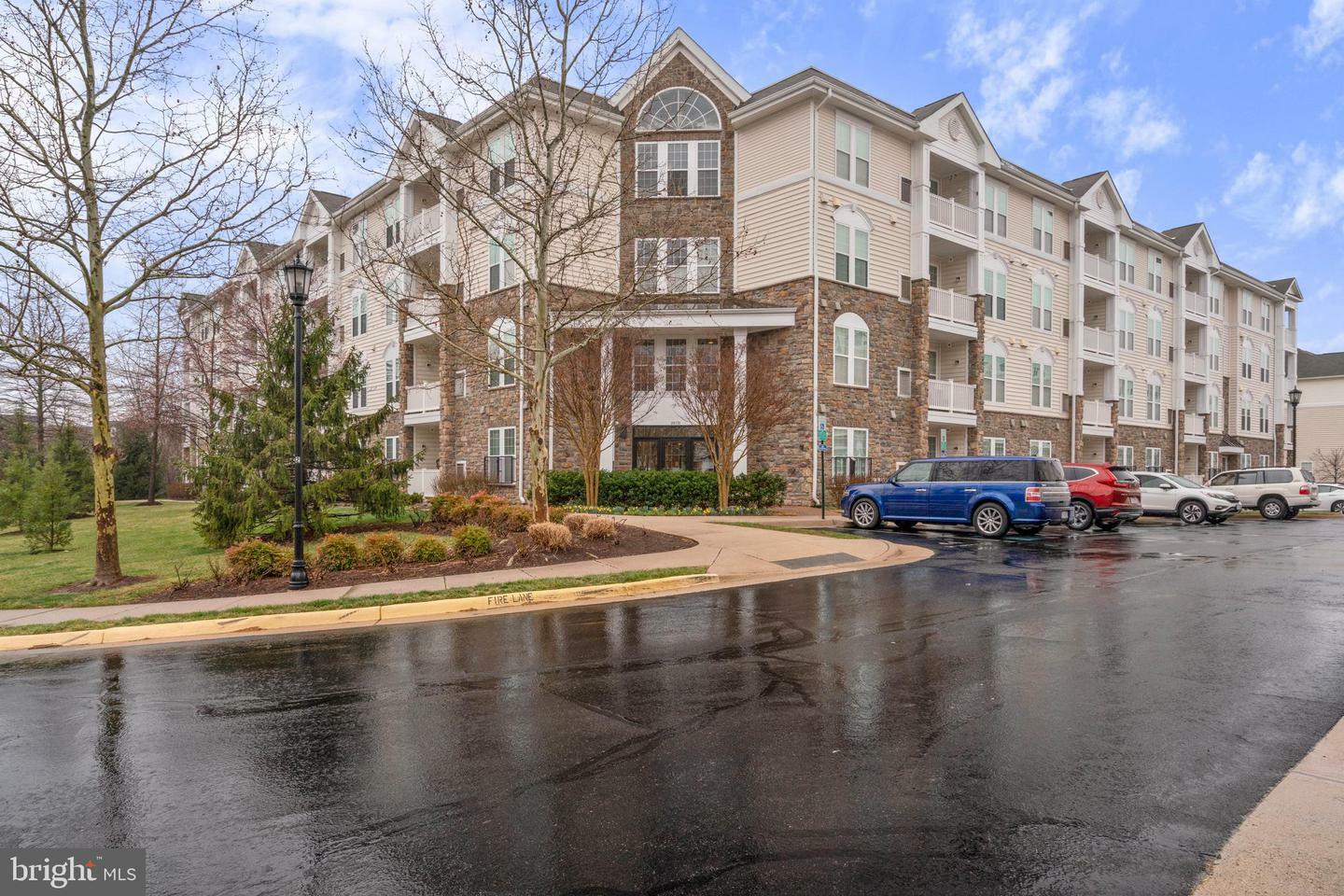 Property Photo: 24701 Byrne Meadow Square 112 VA 20105