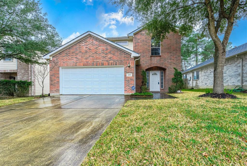 Property Photo: 4818 S Fairfax Village Circle TX 77373