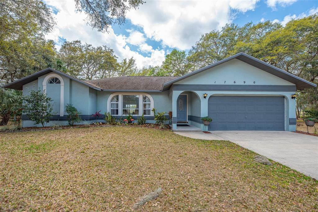 Property Photo:  17690 SE 28th Lane Road  FL 34488 