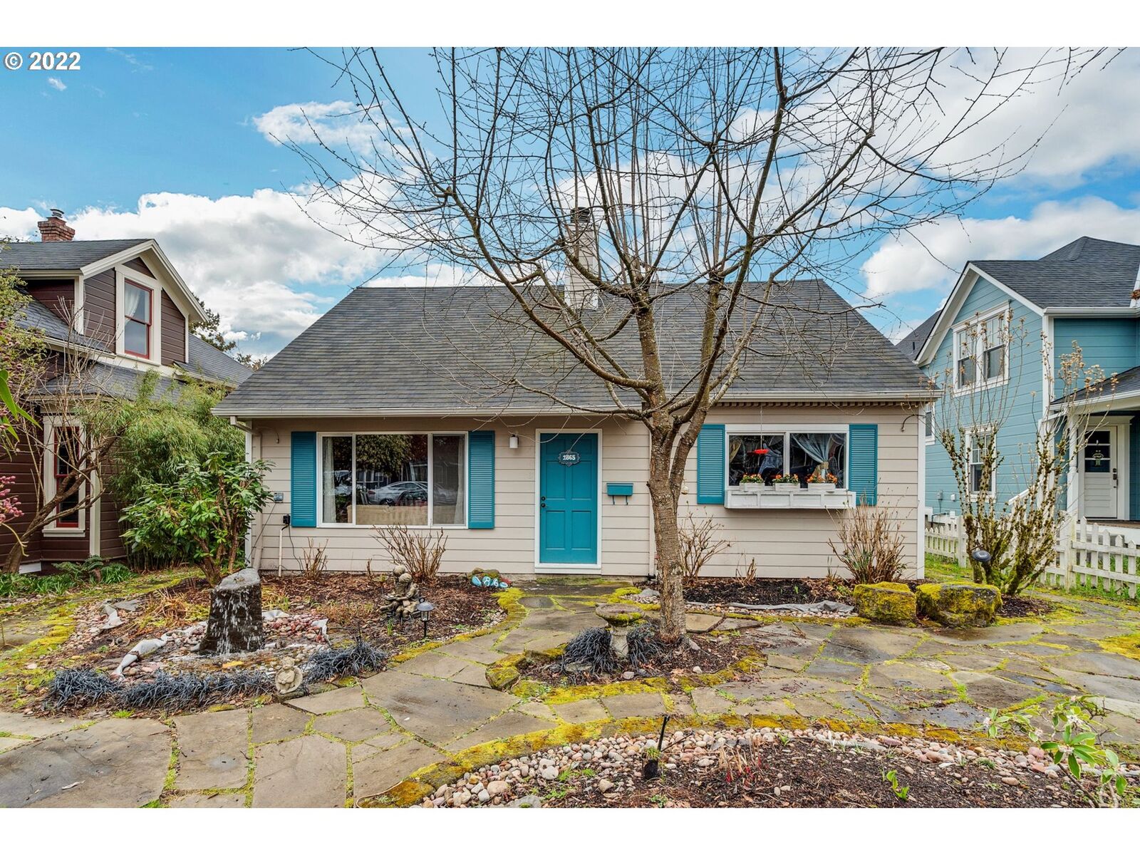 Property Photo:  1865 6th Ave  OR 97068 