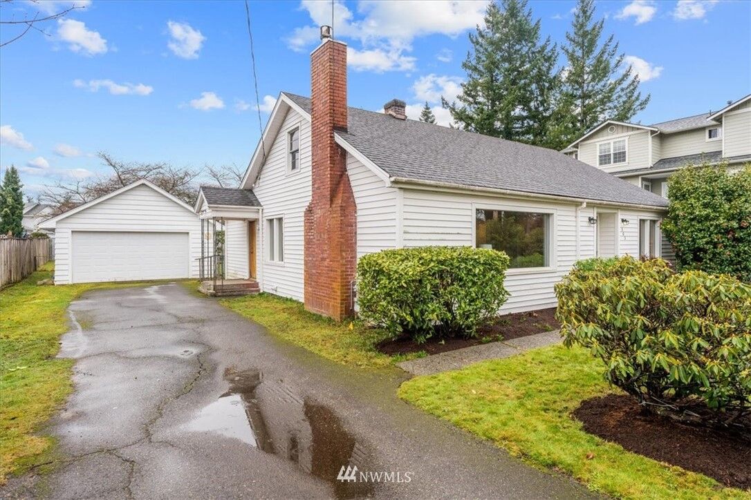 Property Photo: 303 E Park Street WA 98045