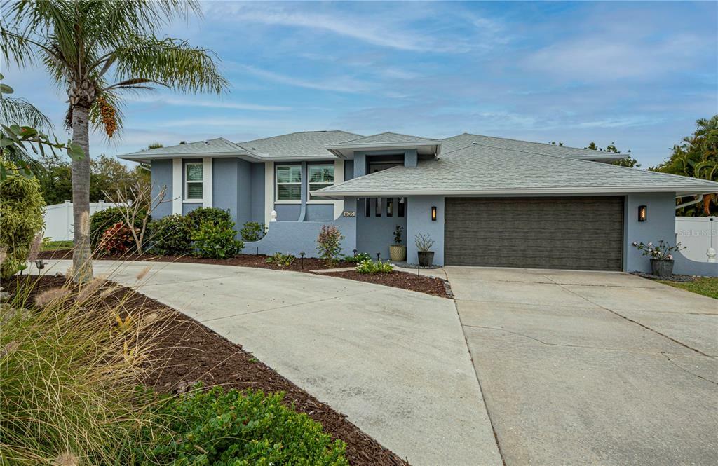 Property Photo: 609 Elba Drive FL 34275