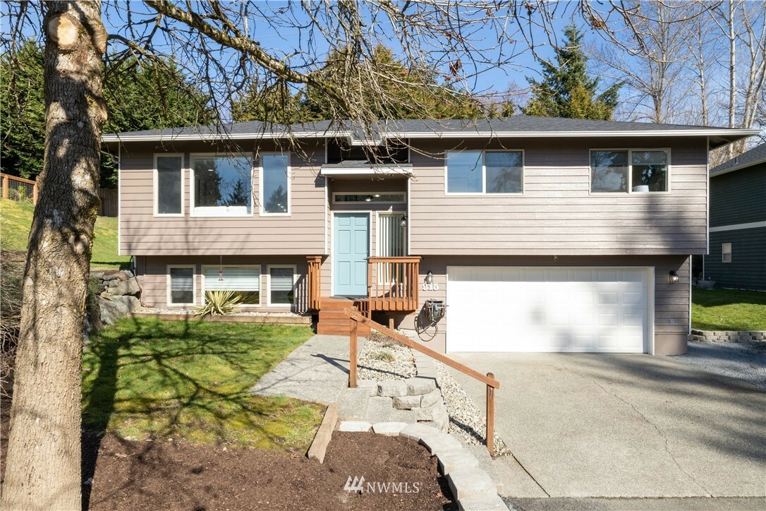 Property Photo:  915 212th Place SW  WA 98036 