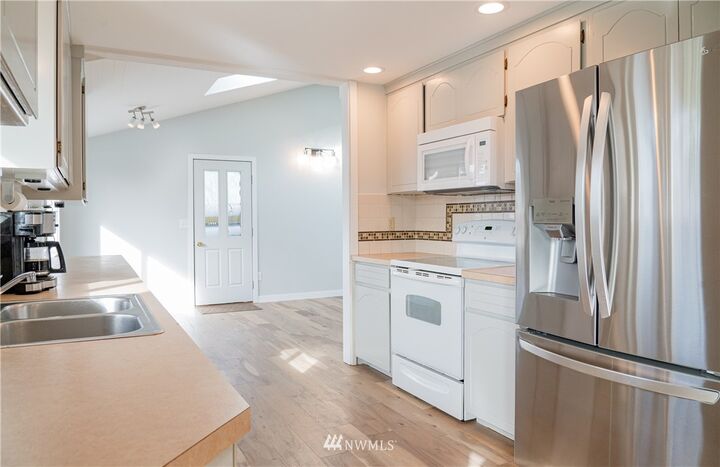 Property Photo:  617 B Street  WA 98230 