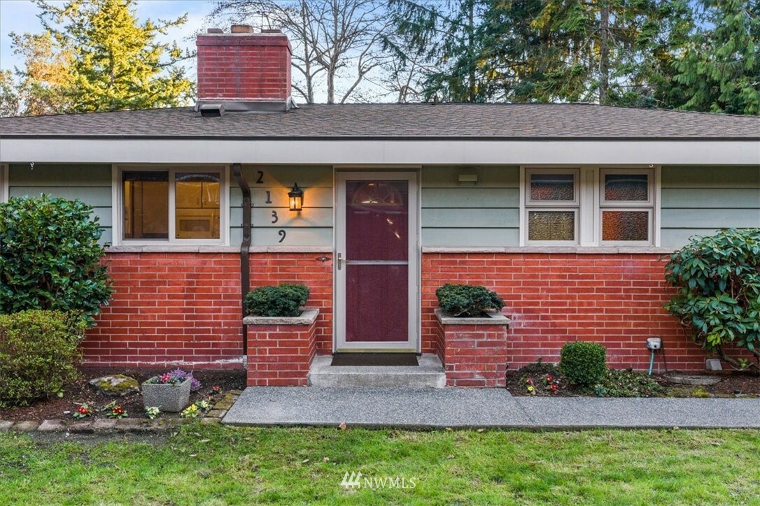 Property Photo:  2139 SW 170th Street  WA 98166 