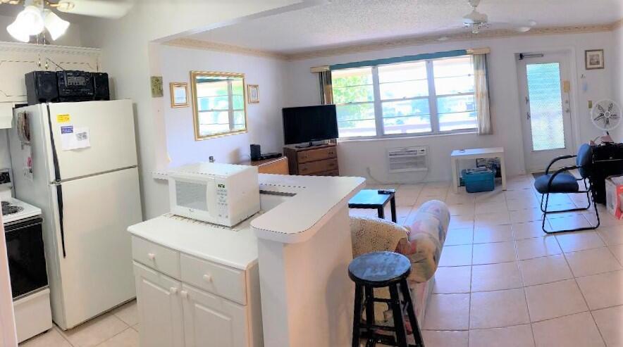 Property Photo:  206 Chatham J 206  FL 33417 