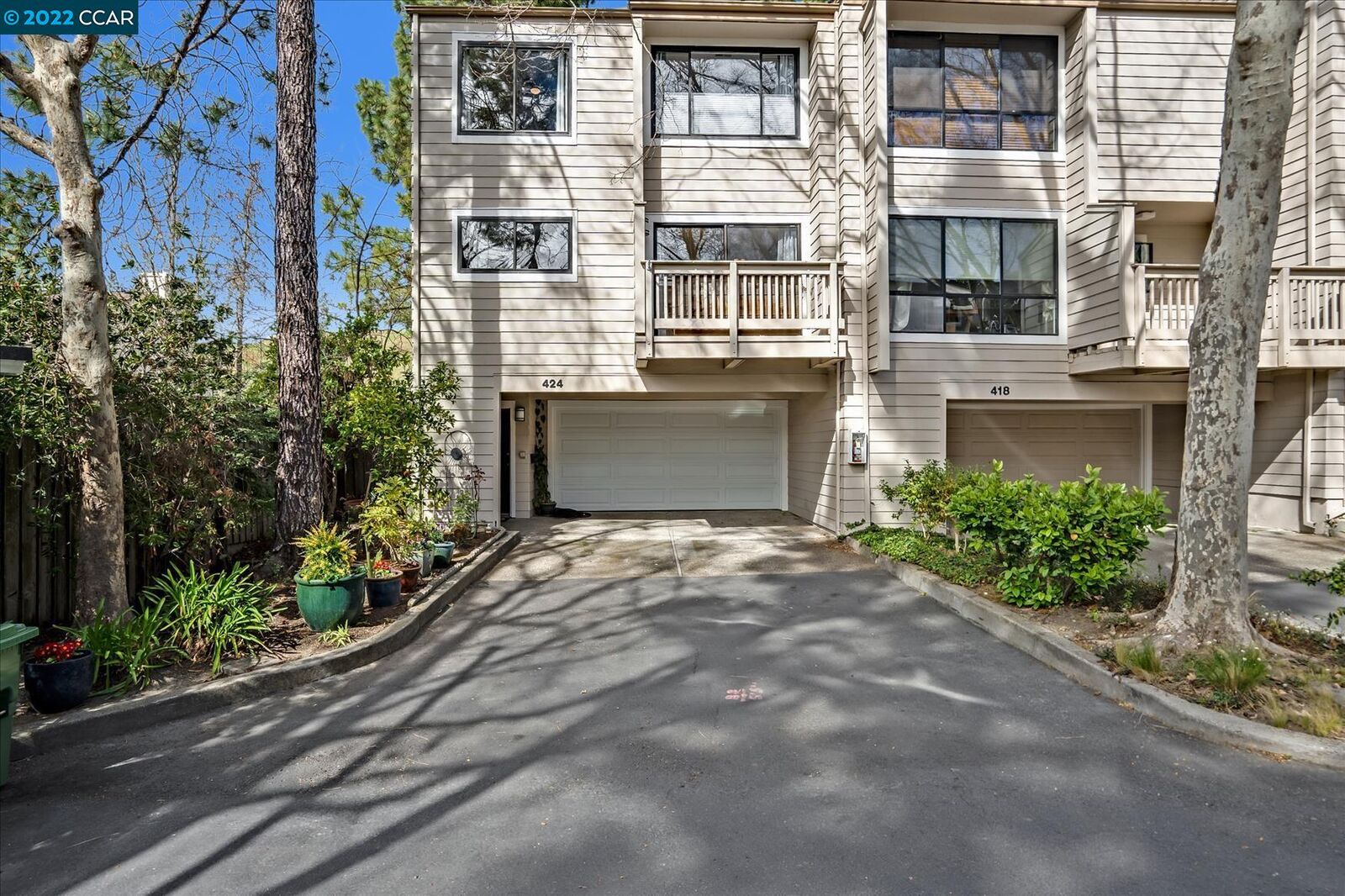 Property Photo: 424 Woodminster Dr CA 94556