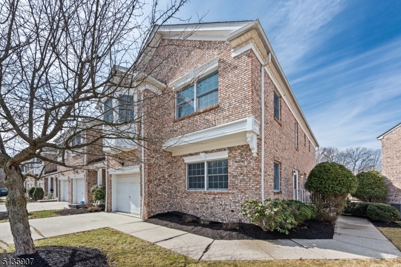 Property Photo:  25 Hidden Pond Ct  NJ 08869 