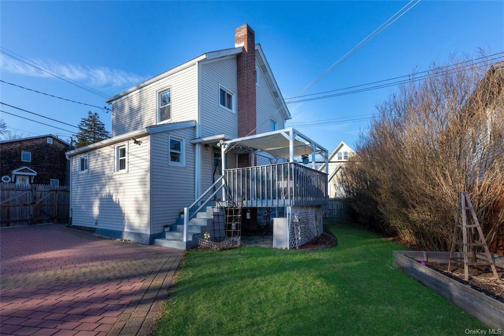 Property Photo:  480 Benedict Avenue  NY 10591 