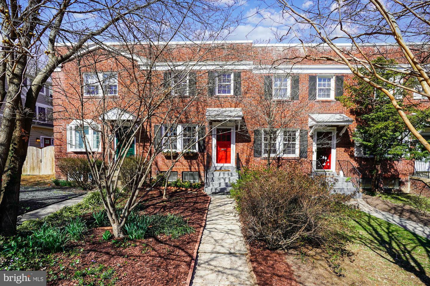 Property Photo: 420 E Nelson Avenue VA 22301