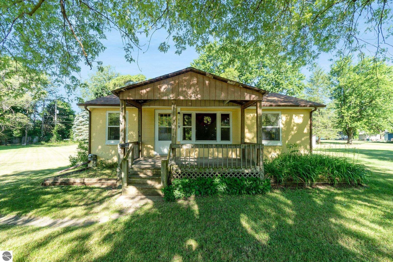 Property Photo:  119 Elmwood  MI 48801 