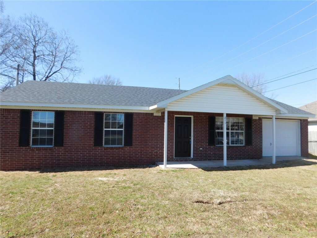 Property Photo:  211 N Broyles Street  AR 72730 