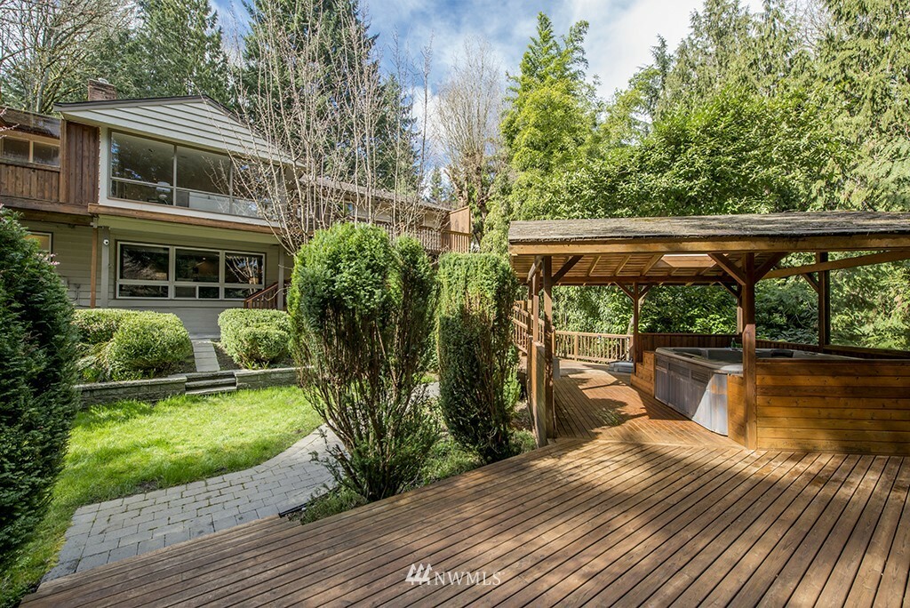 Property Photo:  16572 35th Avenue NE  WA 98155 