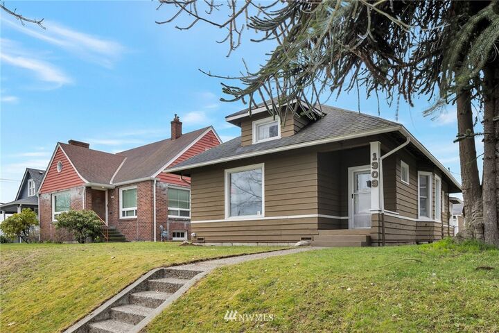 Property Photo:  1909  McDougall Avenue  WA 98201 