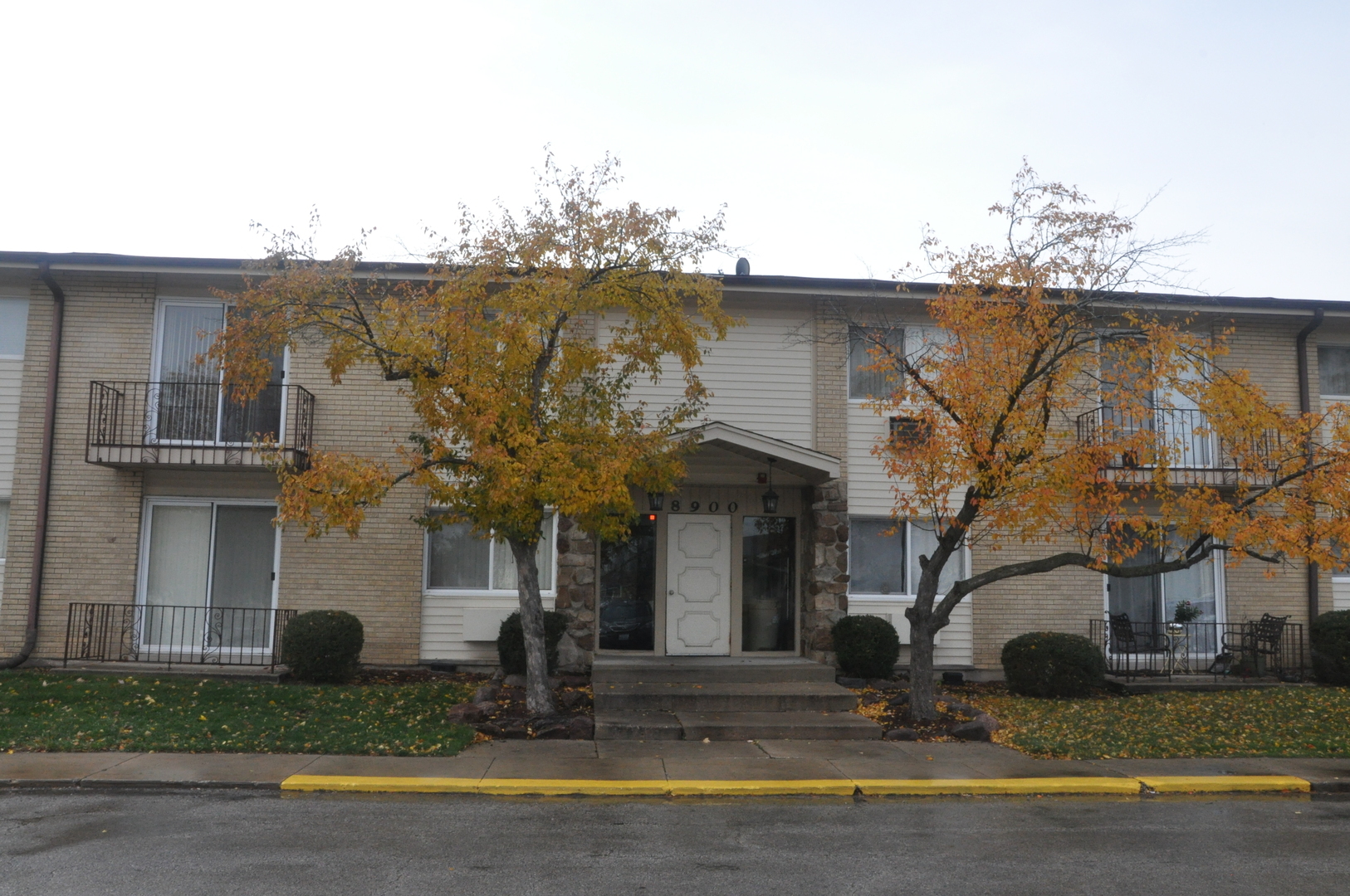 Property Photo:  8900 David Place 1F  IL 60016 