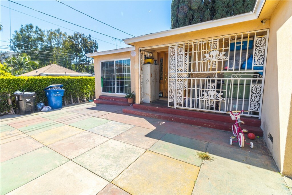 Property Photo:  3016 E 1st Street  CA 90063 