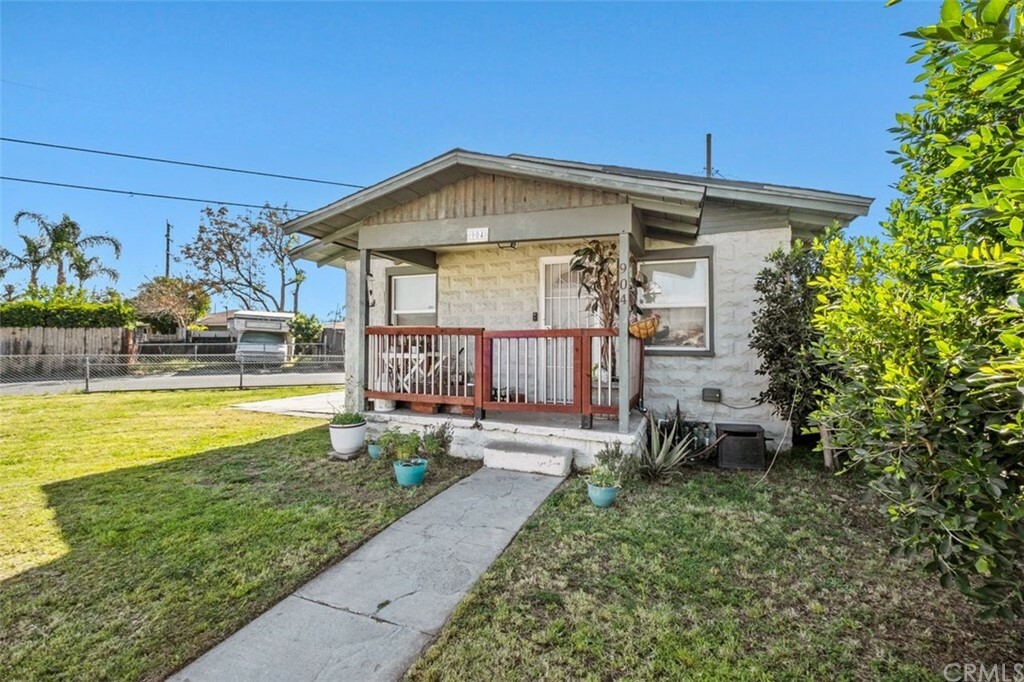 Property Photo:  904 Ivy Street  CA 92324 