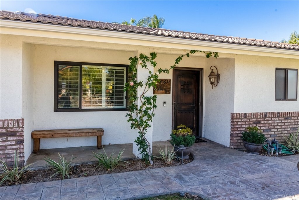 Property Photo:  45637 Denizen Heights Road  CA 92544 