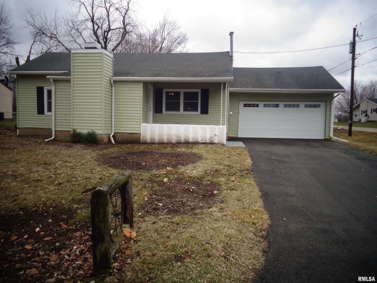 Property Photo:  319 W High  IL 61559 