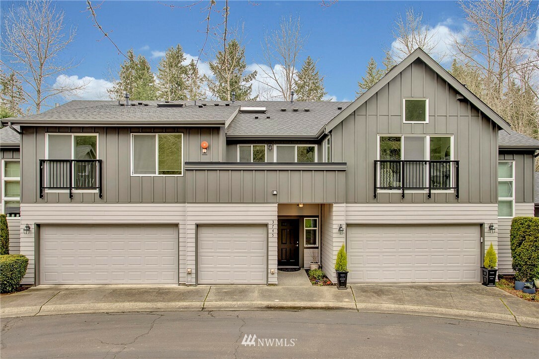 Property Photo:  3745 257th Avenue SE 6-5  WA 98029 