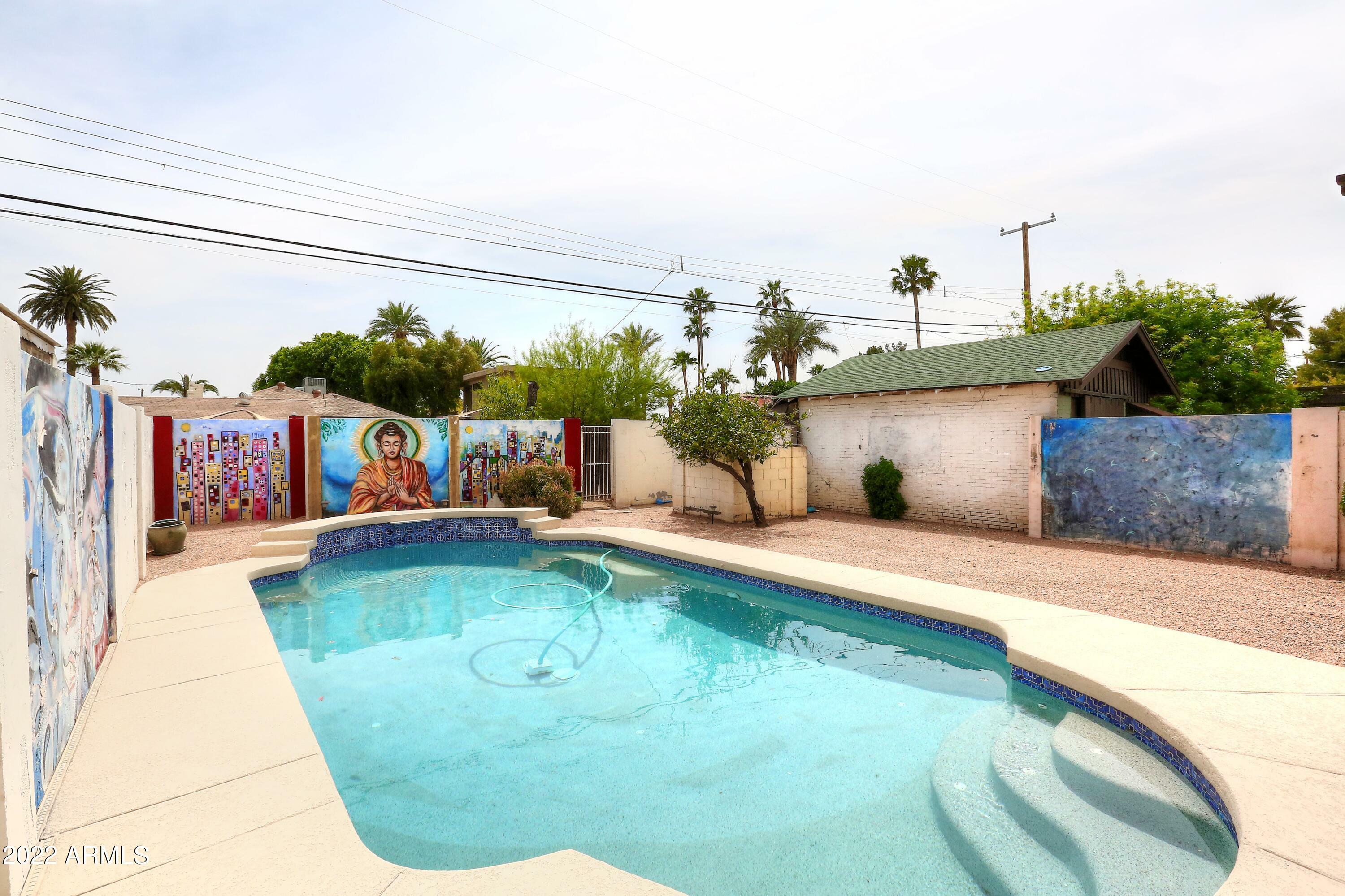 Property Photo: 733 W Willetta Street AZ 85007