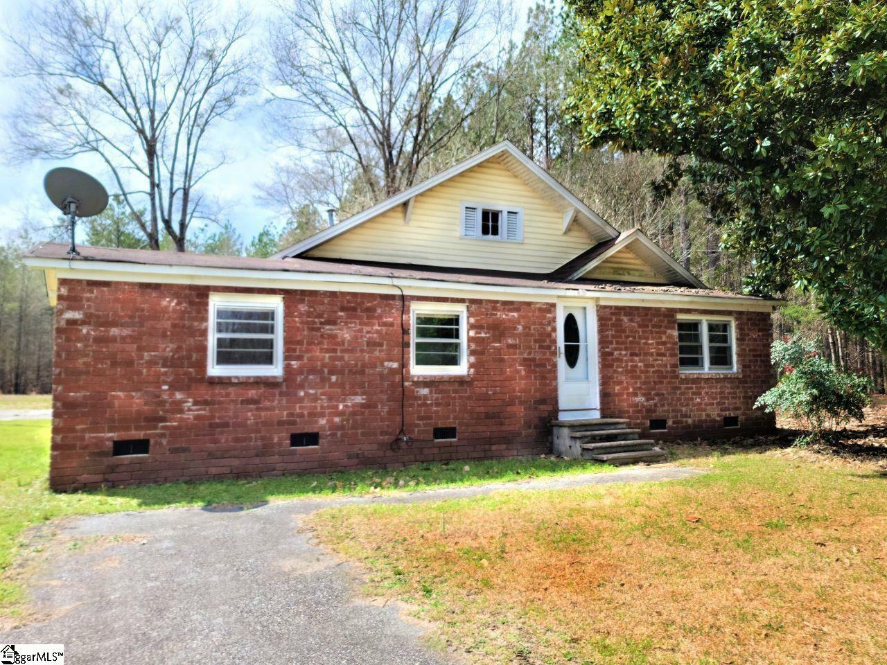 Property Photo:  1136 Old Buncombe Road  SC 29379 