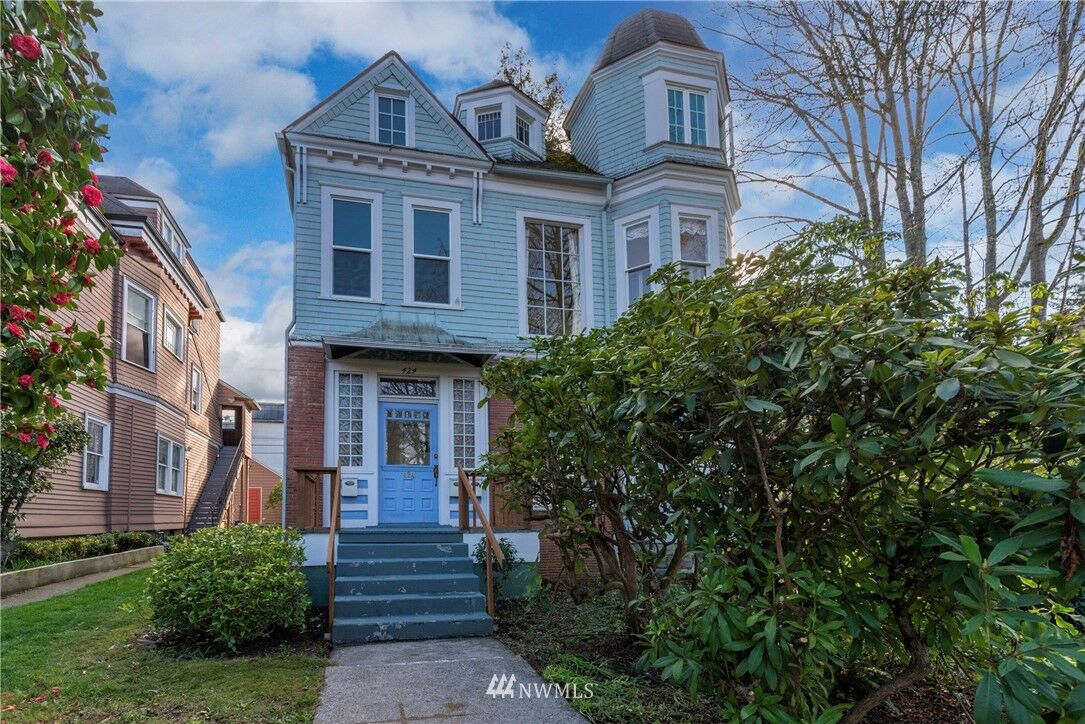 Property Photo:  424 N Yakima Avenue  WA 98403 