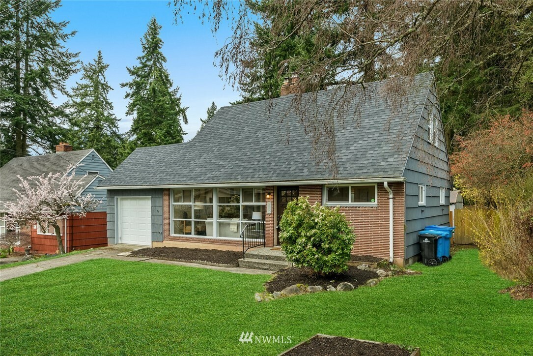 Property Photo:  1310 N 165th Street  WA 98133 