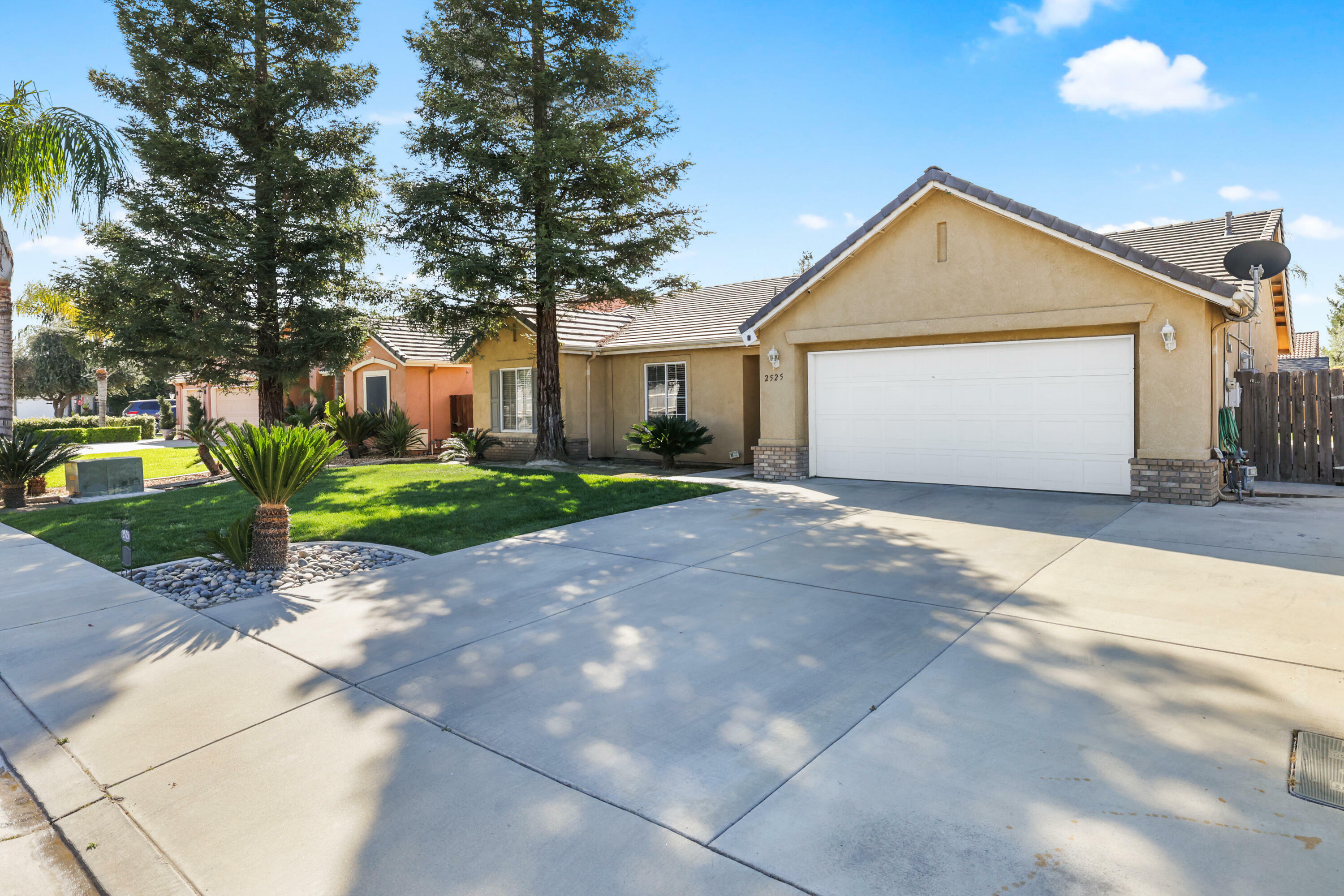 2525 E Beech Court  Visalia CA 93292 photo