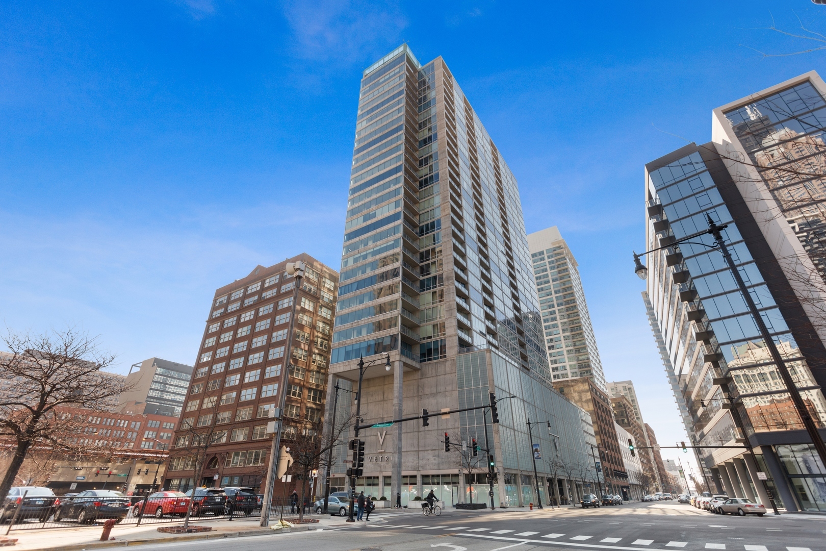 Property Photo: 611 S Wells Street 2702 IL 60607