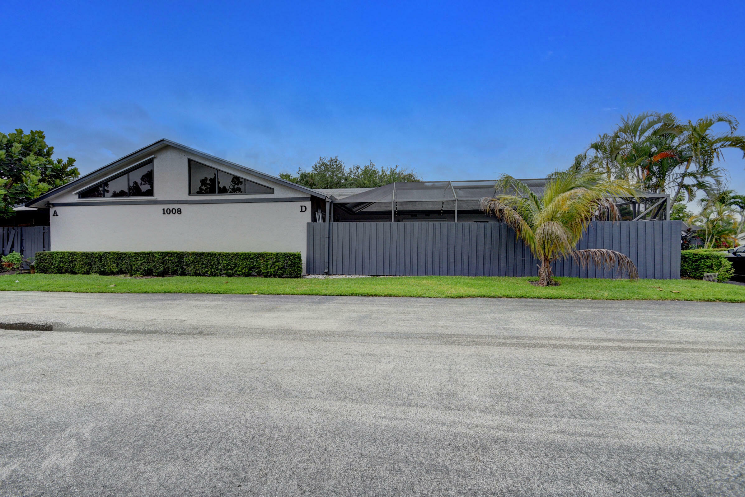 Property Photo:  1008 Summit Trail Circle D  FL 33415 