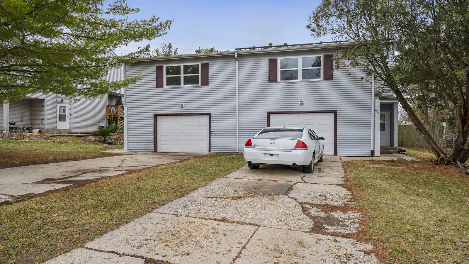 Property Photo: 817-819 Easton Parkway IL 61108