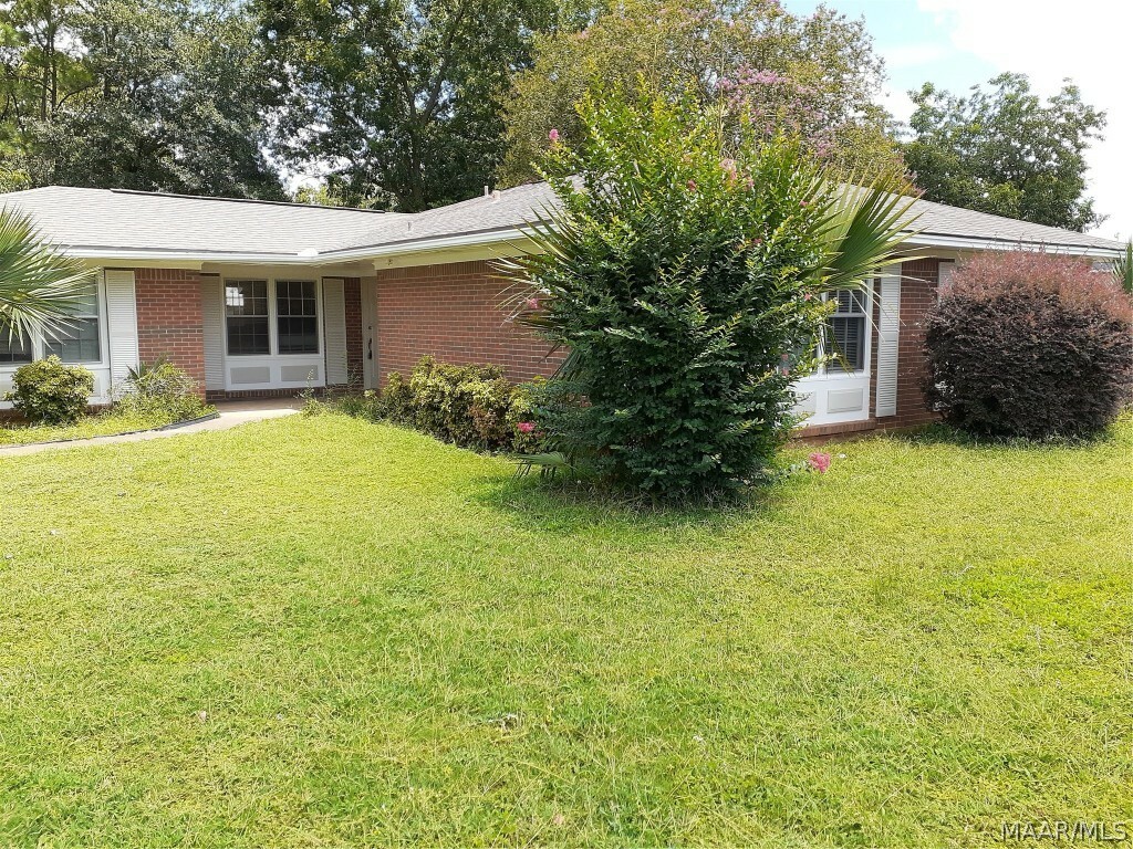 Property Photo:  415 E Vanderbilt Loop  AL 36109 