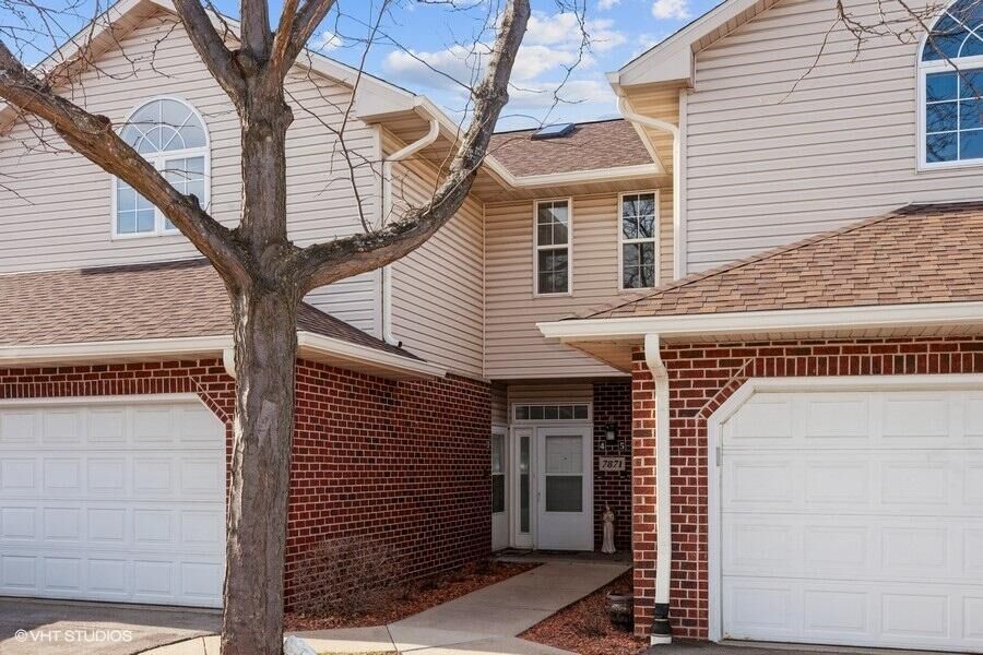 Property Photo: 7871 S Scepter Dr 4 WI 53132