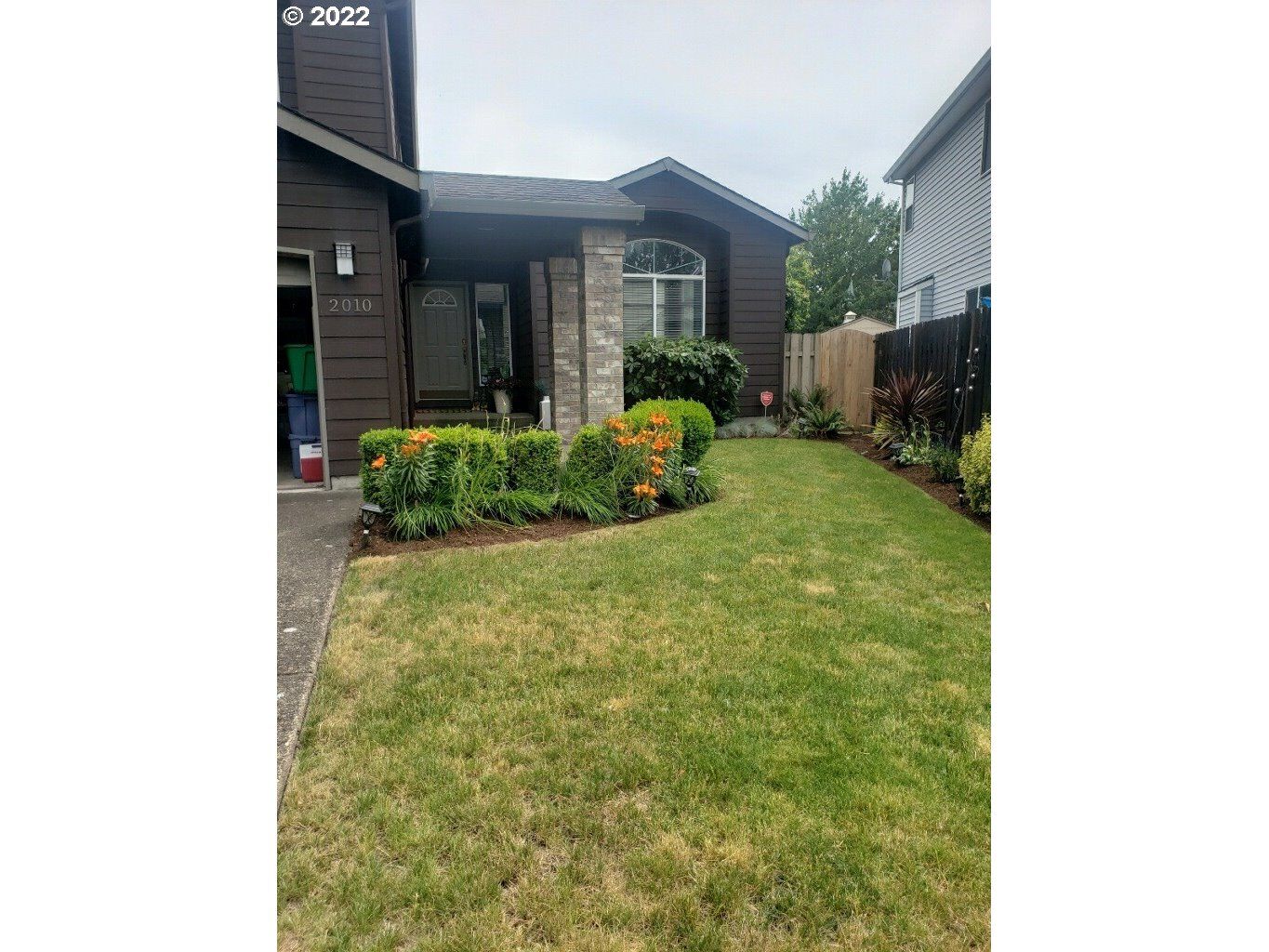Property Photo:  