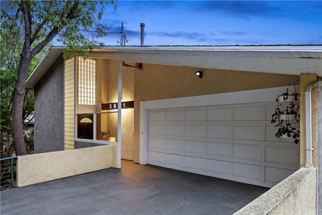 Property Photo:  3621 Alta Mesa Drive  CA 91604 