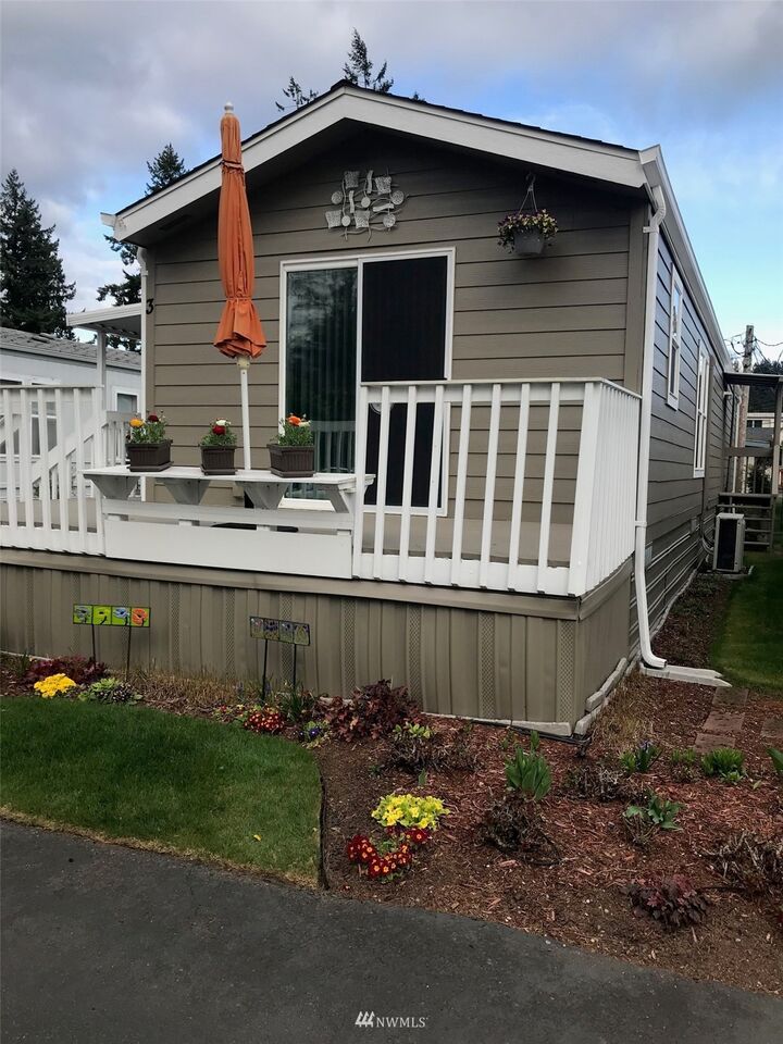 Property Photo:  600 NE Lincoln Road Sp 3  WA 98370 