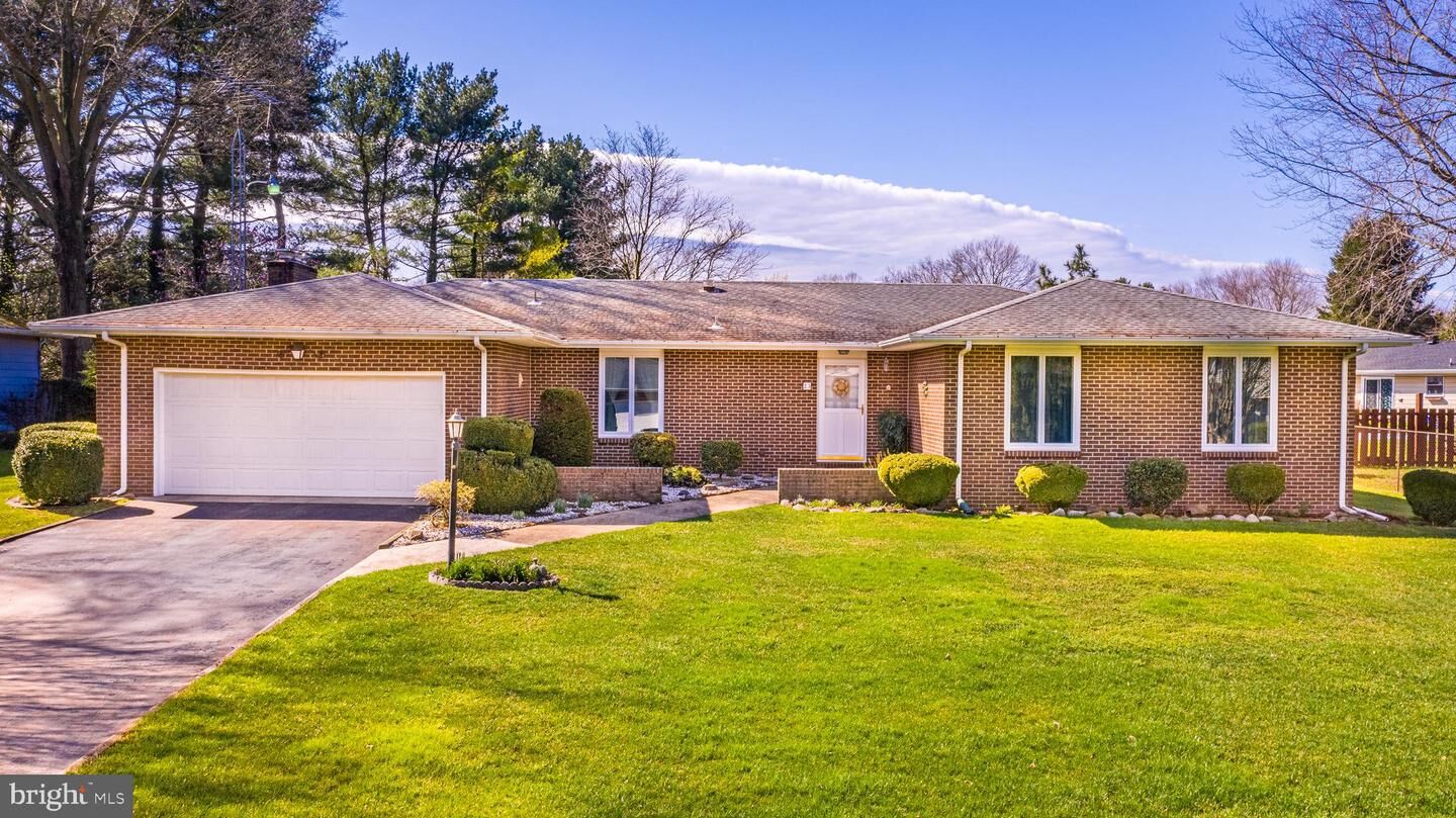 Property Photo: 23 Mikell Drive DE 19901