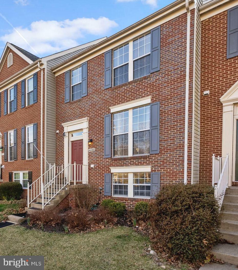 Property Photo: 46585 Broadspear Terrace VA 20165